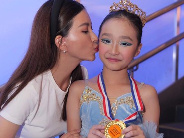 Kebahagiaan Ruben Onsu & Sarwendah Saat Anak Menang Lomba Balet di Malaysia