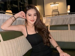 Veni Nur Manggung, Hotman Paris Nonton Paling Depan