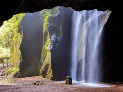 Air Terjun Goa Raja, Surga Tersembunyi di Bangli