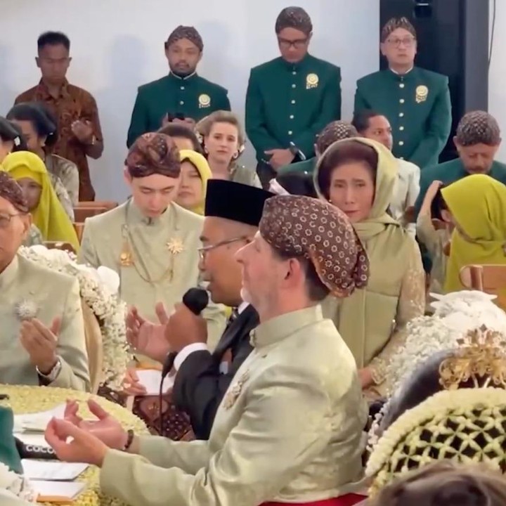 <p>Pada video tersebut, Erick mengaku terkejut karena tamu undangan pernikahan putri Susi juga banyak dihadiri orang asing alias bule. "Kirain salah salah datang acara, ternyata bener nikahan anaknya Ibu Susi. Tamunya bule semua," tulis Erick, dikutip dari laman <em>Instagram@erickthohir,</em> Senin (26/8/2024). (Foto: Instagram@erickthohir)</p>
