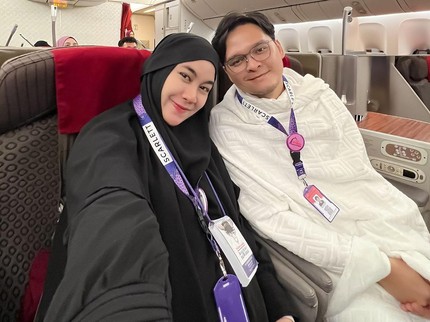 5 Potret Anisa Rahma Jalani Umrah Bersama Suami saat Hamil 8 Bulan