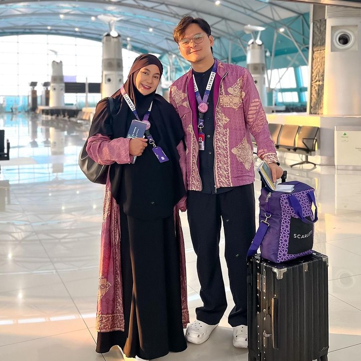 <p>Umrah ini menjadi kali kedua Anisa dan Dito setelah menjadi orang tua. Sebelumnya, pasangan yang menikah pada 16 September 2018 ini pernah menjalani umrah bersama putri kembar mereka, Alma dan Alsha. (Foto: Instagram @anisarahma_12)</p>