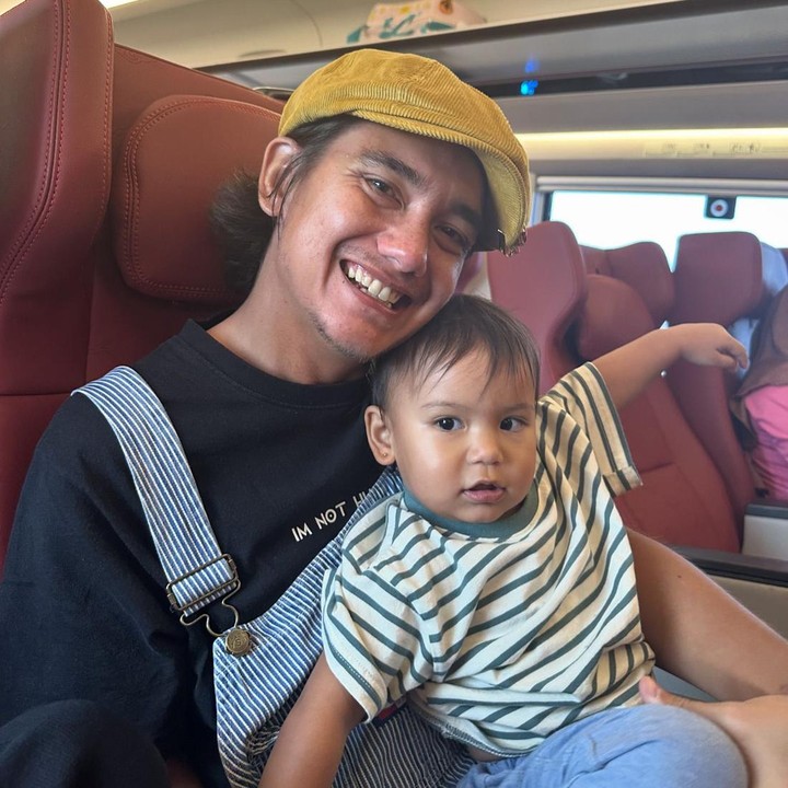 <p>Anak mereka diberi nama Naeswari Isthika Dyah Koesmadji. Lewat media sosial, Adipati kerap membagikan momen menggemaskan ketika menghabiskan waktu bersama Nae. (Foto: Instagram @adipati @cantitachril)</p>