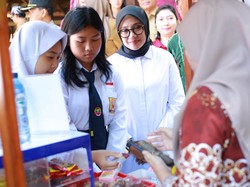 Bupati Ipuk Dorong Pengelolaan Keuangan di Kalangan Pelajar