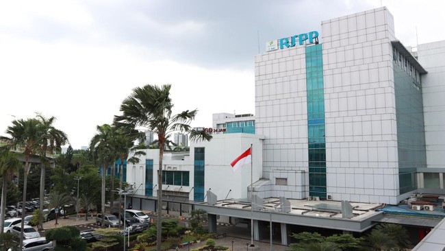Kebakaran yang terjadi di lantai 6 Rumah Sakit Pusat Pertamina (RSPP) di Jalan Kyai Maja, Kebayoran Baru diduga berasal dari panel listrik.