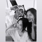 'Girl Squad'! Song Hye Kyo Bagikan Momen Hangout Bersama Jeon Yeo Been dan Choi Hee Seo
