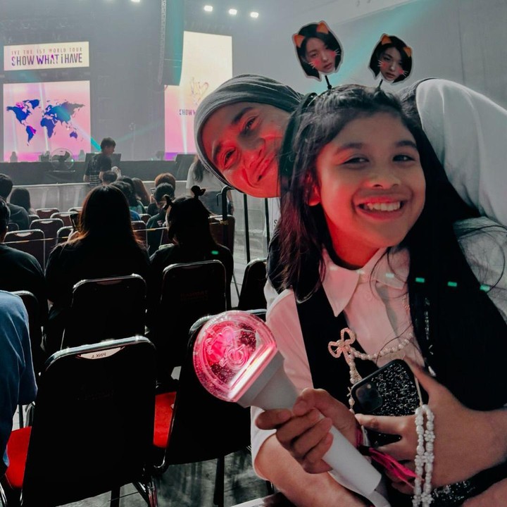 <p>Baru-baru ini, Vino bahkan kedapatan menemani Jizzy nonton konsep K-Pop untuk pertama kalinya. Ternyata, Jizzy adalah penggemar <em>girlgroup</em> IVE. (Foto: Instagram: @vinogbastian__)</p>