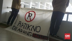 Spanduk 'Pratikno Dilarang Masuk' Dipasang Mahasiswa di Kampus UGM