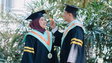 SIDANG &amp; WISUDA
