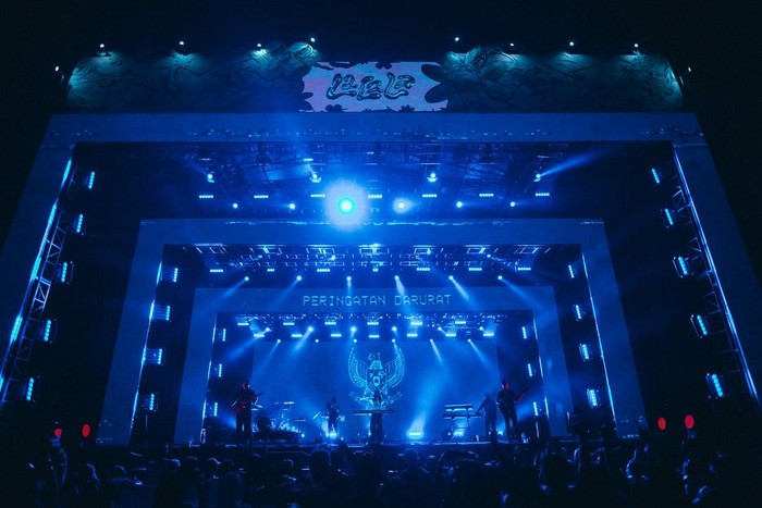 Musisi yang membawa Peringatan Darurat