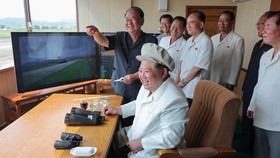 Kim Jong Un Girang Pamer Drone Bunuh Diri Terbaru Korut