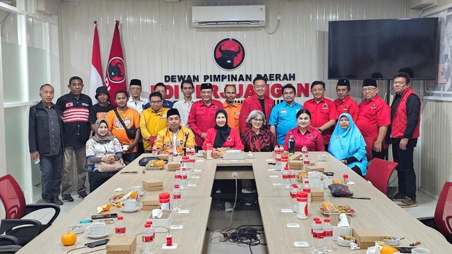 PDIP berkoalisi dengan parta non-parlemen di Jawa Timur untuk menjadi penantang Khofifah Indar Parawansa-Emil Dardak di Pilgub Jatim 2024.