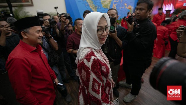 Golkar mengusung Andra Soni-Dimyati di Pilgub Banten 2024, sementara kadernya, Airin Rachmi, diusung PDIP. Menurut Golkar situasi itu tidak mudah.