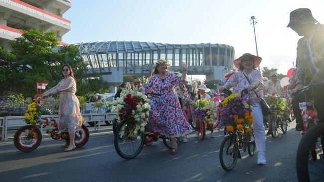 Pemerintah Kota (Pemkot) Semarang melalui Dinas Kebudayaan dan Pariwisata (Disbudpar) menggelar Semarang Merdeka Flower Festival 2024 dan berlangsung meriah.