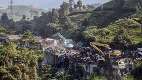 FOTO: Protes Pedagang Tolak Pembongkaran Lapak PKL di Puncak Bogor