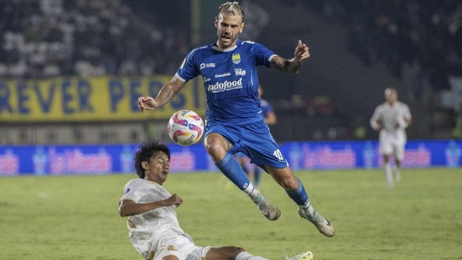 Berikut jadwal siaran langsung Arema vs Persib Bandung dalam lanjutan Liga 1, Jumat (24/1).