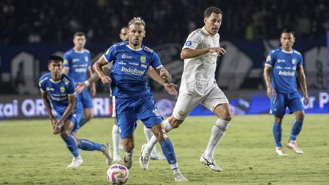 Persib Bandung menang atas Arema pada pertandingan Liga 1 2024/2025 di Stadion Gelora Supriyadi, Blitar, Jumat (24/1) sore.