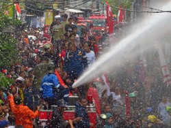 Damkar Nilai Warga Berdesakan Hambat Pemadaman Kebakaran di Pelabuhan Makassar