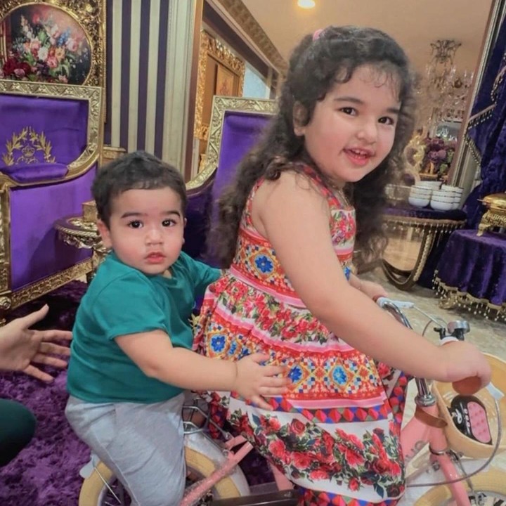 <p>Tasya melahirkan anak pertama berjenis kelamin perempuan dan diberi nama Maryam Eliza Khair. Sementara itu, anak keduanya yang berjenis kelamin laki-laki bernama Hasan Isa Assegaf. (Foto: Instagram: @tasyafarasya)</p>
