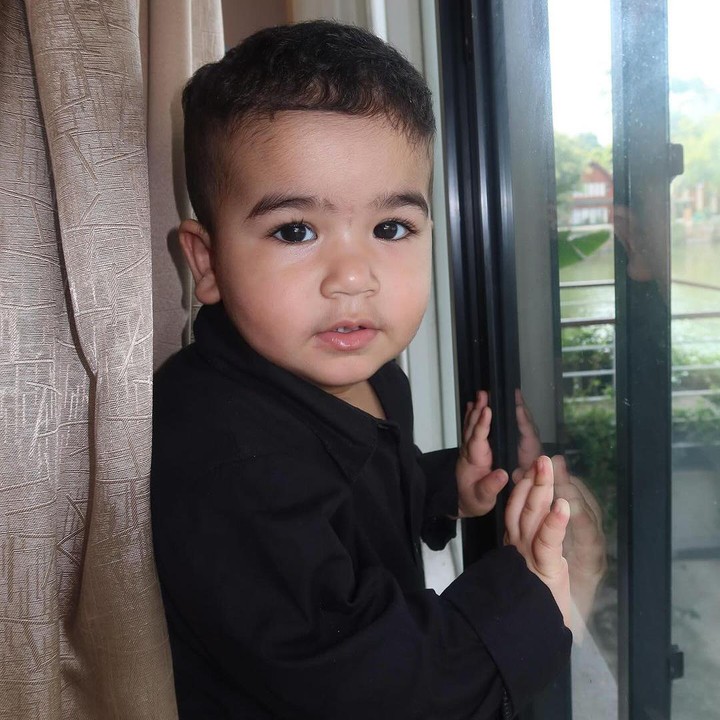 <p>"<em>Good looking</em> sejak kecil," kata seorang netizen. "Hehhh cakep banget <em>MasyaAllah</em> <em>MasyaAllah</em>," ujar netizen lainnya dengan emotikon hati. (Foto: Instagram: @tasyafarasya)</p>