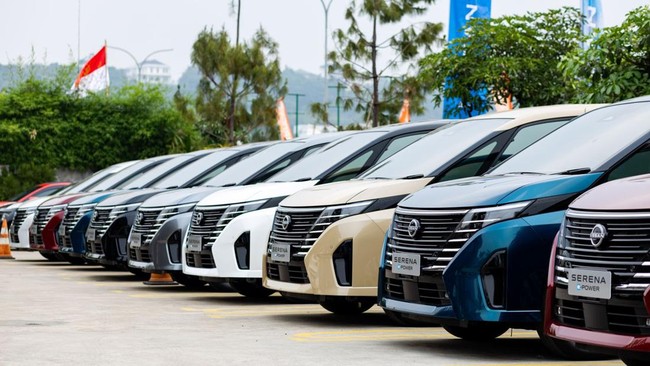PT Nissan Motor Distributor Indonesia (NMDI) mulai menyerahkan all new Nissan Serena e-Power kepada konsumen.