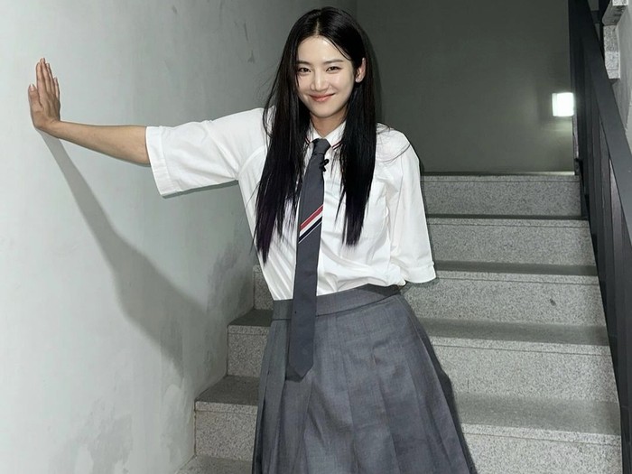 Saat ini, Park Ju Hyun sedang membintangi drama 'Perfect Family', dan kembali berperan sebagai siswi SMA di usianya yang menginjak 30 tahun./ foto: instagram.com/charmgirl_1005