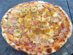 Selain Pizza Nanas, Ada  Pizza Topping Pisang yang Bikin Heboh
