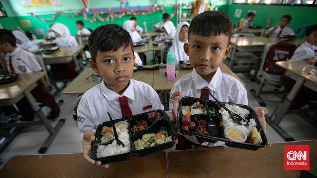 Kepala Badan Gizi Nasional Dadan Hindayana memperkirakan sasaran penerima program makan bergizi cuma-cuma sebanyak 82,9 juta orang tercapai pada 2027.