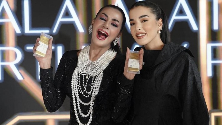 Tasya Farasya dan Tasyi Athasyia Tasya Farasya dan Tasyi Athasyia