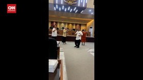 VIDEO: Aksi Wakil Rakyat Joget di Ruang Sidang Viral di Media Sosial
