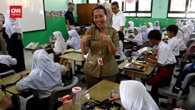 VIDEO: Makan Bergizi Gratis Digelar di SDN 04 Cipayung, Ini Menunya