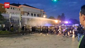 VIDEO: Detik-detik Demo di Samarinda Berujung Ricuh