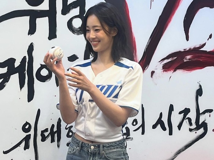 Wanita kelahiran 2 September 1998 ini namanya langsung melejit lewat debut aktingnya sebagai Ha Eun Byeol di drama 'The Penthouse'./ foto: instagram.com/yebin__