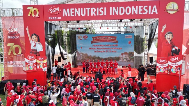 SGM merayakan dedikasi sepanjang 70 tahun lewat rangkaian kegiatan penyerahan dukungan dana pendidikan SD, Pawai Generasi Maju, hingga pemecahan rekor MURI.