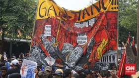 Demo Jogja Memanggil: Massa Teriak Turun Jokowi dan Gembok Kantor DPRD