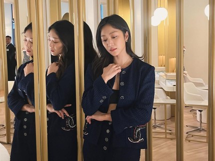 5 Potret Jo Bo Ah, Artis Cantik Korea yang Jadi Lawan Main Kim Soo Hyun di Drakor Knock Off
