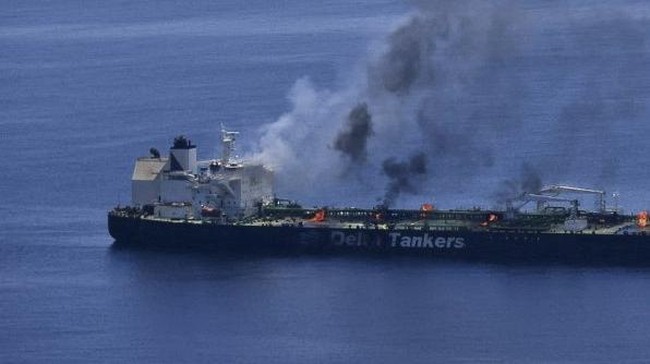 Kapal Mesir Diserang di Laut Merah, Dua Awak Tewas Setidaknya dua orang tewas dan dua lainnya luka-luka dalam serangan yang menargetkan kapal Mesir di Laut Merah, Selasa (8/7).