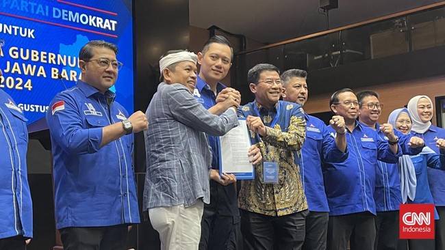 Ketua Umum Partai Demokrat Agus Harimurti Yudhoyono secara resmi menyerahkan support kepada pasangan Dedi Mulyadi-Erwan di Pilgub Jabar.