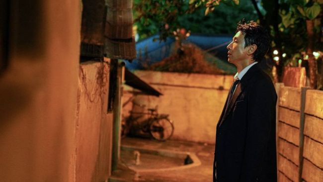 Land of Happiness merupakan salah satu film terakhir yang dibintangi Lee Sun-kyun sebelum meninggal dunia akhir tahun lalu.
