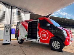 Perdana! Bridgestone Mulai Distribusi Ban Pakai Mobil Listrik