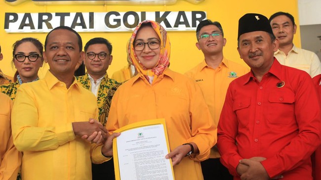 Pengamat Politik dari Universitas Andalas Asrinaldi menilai penarikan dukungan Golkar di Banten jelas menggambarkan soliditas KIM sudah mulai luntur.