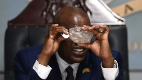 FOTO: Penampakan Berlian Raksasa di Botswana, Terbesar Kedua di Dunia