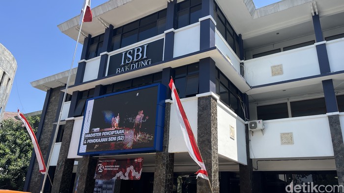 Pengenalan Kehidupan Kampus bagi Mahasiswa Baru (PKKMB) di Kampus ISBI Bandung.