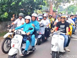 Al Haris-Sani Tunggangi Vespa Matic ke KPU Daftar Pilgub Jambi