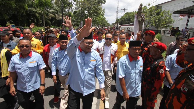 Ketua KPU Deli Serdang, Relis Yanthy Panjaitan mengamini, Asri Tambunan-Lom Lom merupakan pasangan calon pertama nan mendaftar ke KPU pada Rabu (28/8).