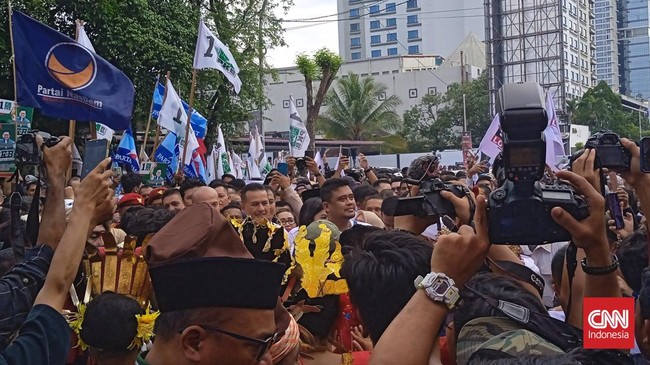 Pasangan bakal Cagub dan Cawagubg Bobby Nasution-Surya resmi mendaftar ke KPU untuk maju pada Pilgub Sumut 2024, Rabu (28/8).
