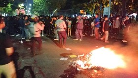 Demonstrasi di Solo Berakhir Usai Massa Masuk Halaman Kantor DPRD