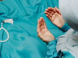 Doa Kedua Orang Tua yang Masih Hidup-Sudah Meninggal: Arab, Latin, & Artinya