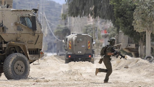 Israel tangkap tujuh warganya diduga kumpulkan informasi intelijen dan militer untuk Iran.