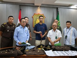 Kejagung Tangkap Jaksa Gadungan di Jaksel, Tipu Ortu-Istri Sendiri Rp 4,6 M
